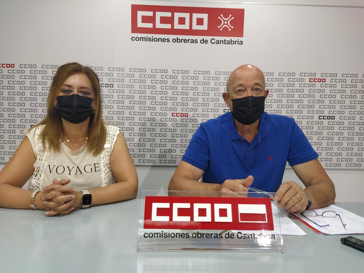 Carmen Ortega y Javier Gonzlez, miembros de la Seccin Sindical de CCOO en el Gobierno de Cantabria